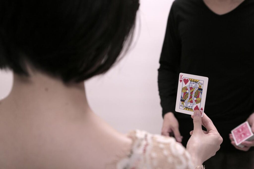 アンビシャスカードを、もっと凄いマジックにみせる方法とは?